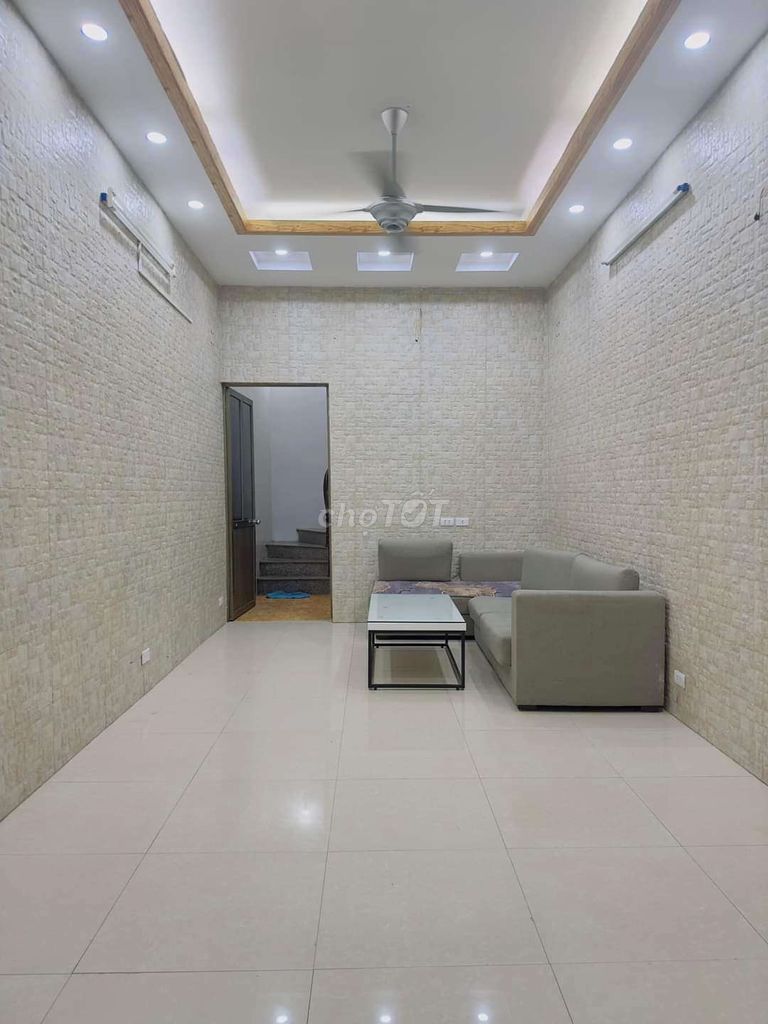 Bán nhà  Vĩnh Hưng ngõ nông, sát phố ba gác phi 45m2* 4T