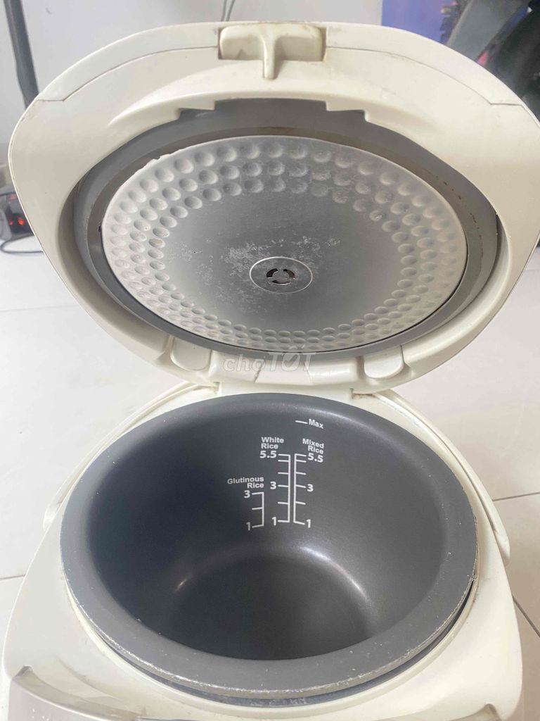 nồi cơm điện tử hiệu toshiba 1L 600w RC10naf