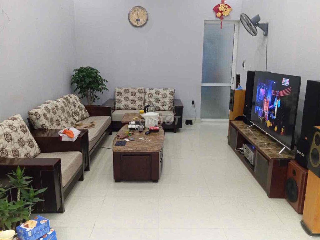 Bộ bàn ghế LV Gỗ Nâu Đã sử dụng. Mua bán Bàn ghế tại Quận Lê Chân Hải Phòng được đăng bởi Trần quốc huy hình 1
