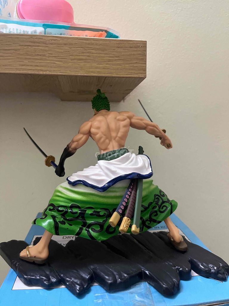 Mô hình Zoro cao khoảng 17cm