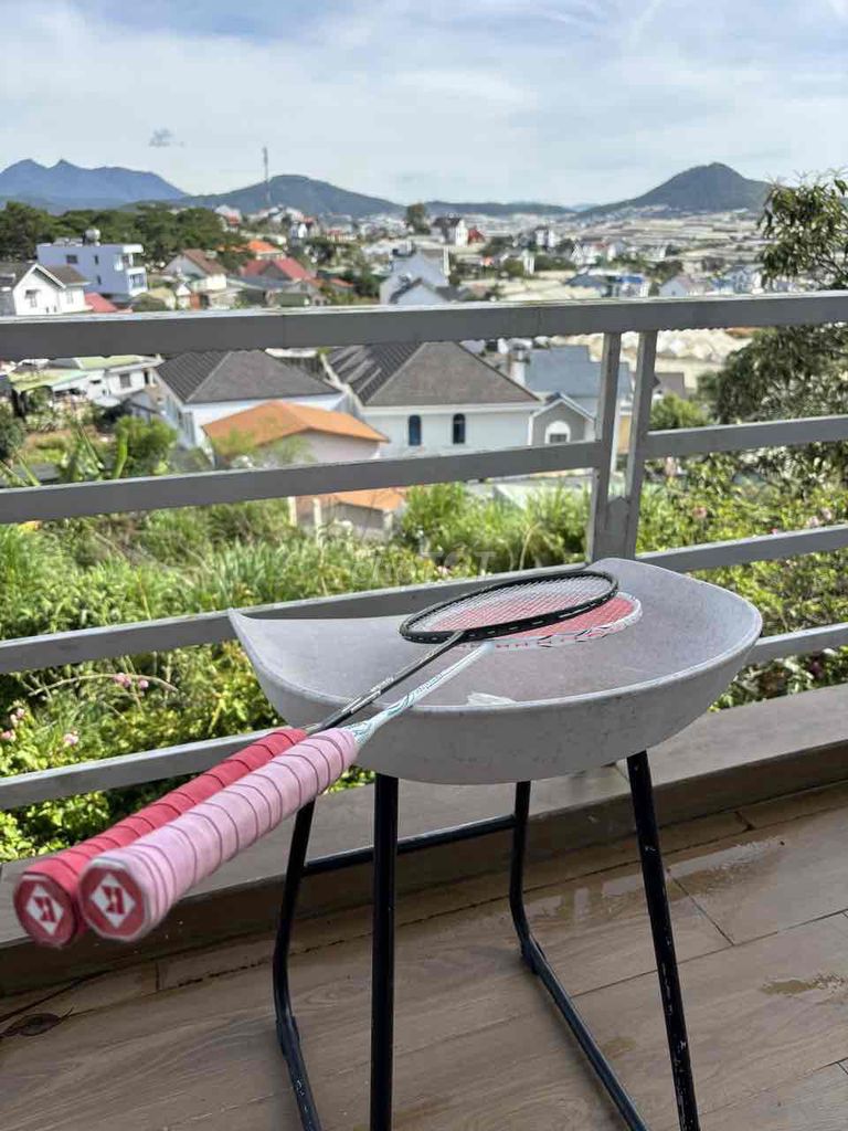 Vợt cầu lông Yonex mới 1 cặp. Mua bán Đồ thể thao, Dã ngoại tại Thành phố Tân An Long An được đăng bởi Kem hình 1