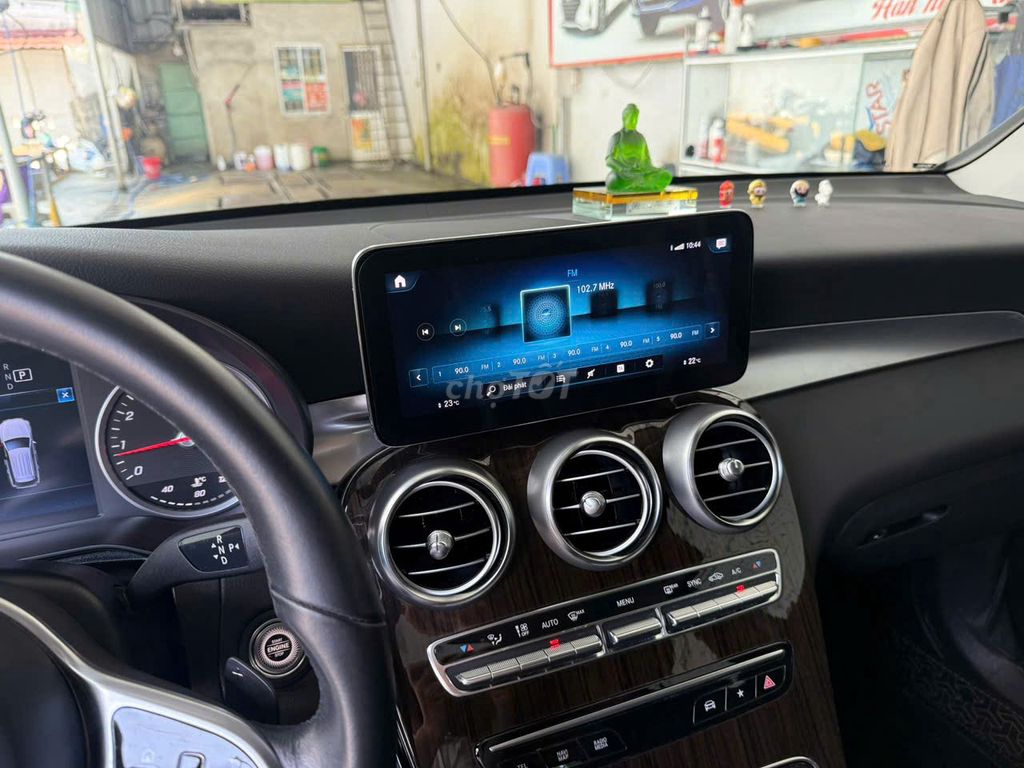 Mercedes-Benz GLC 200 2022 Đen 20000 km. Mua bán Ô tô tại Quận Hải Châu Đà Nẵng được đăng bởi Võ Thị Thanh Hoa hình 1