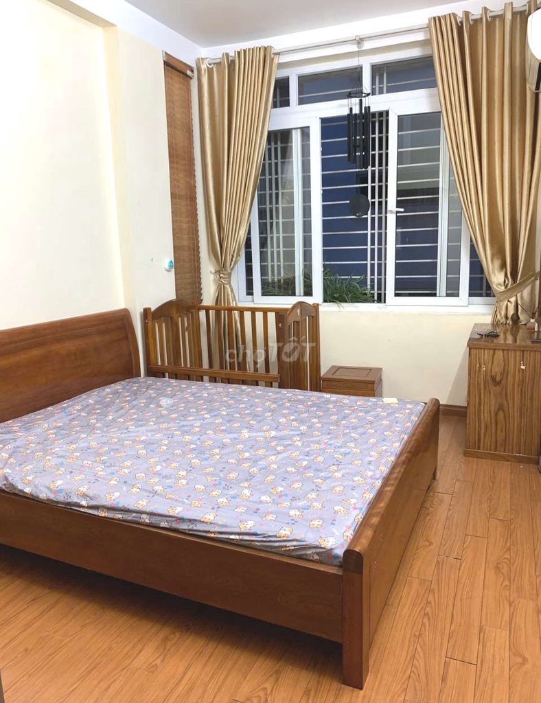 Cho thuê nhà cực đẹp Âu Cơ 45m2 x 5 tầng, 5PN, đủ đồ, ngõ rộng