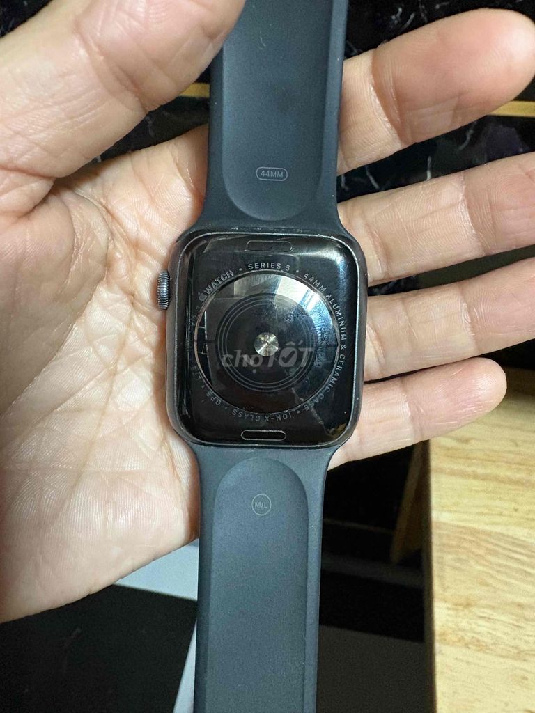 cần bán apple watch series 5 44 còn sài tốt