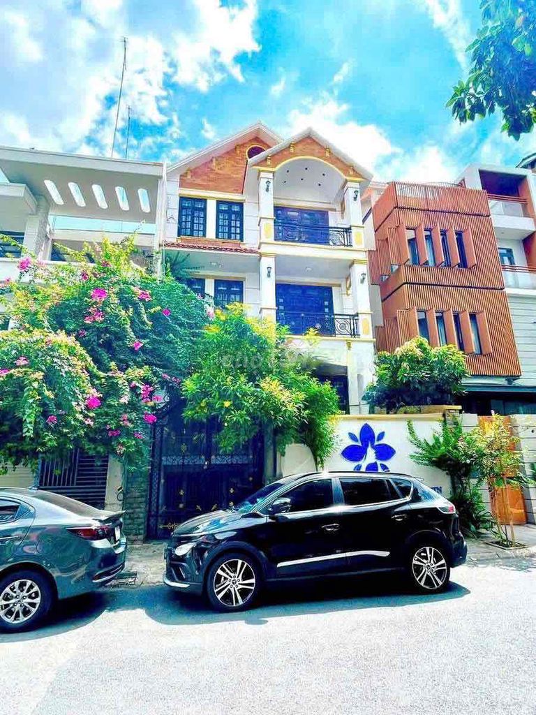 Аренда · 5 комн. · 116 м² · Quận 10, ул. Đường Đồng Nai