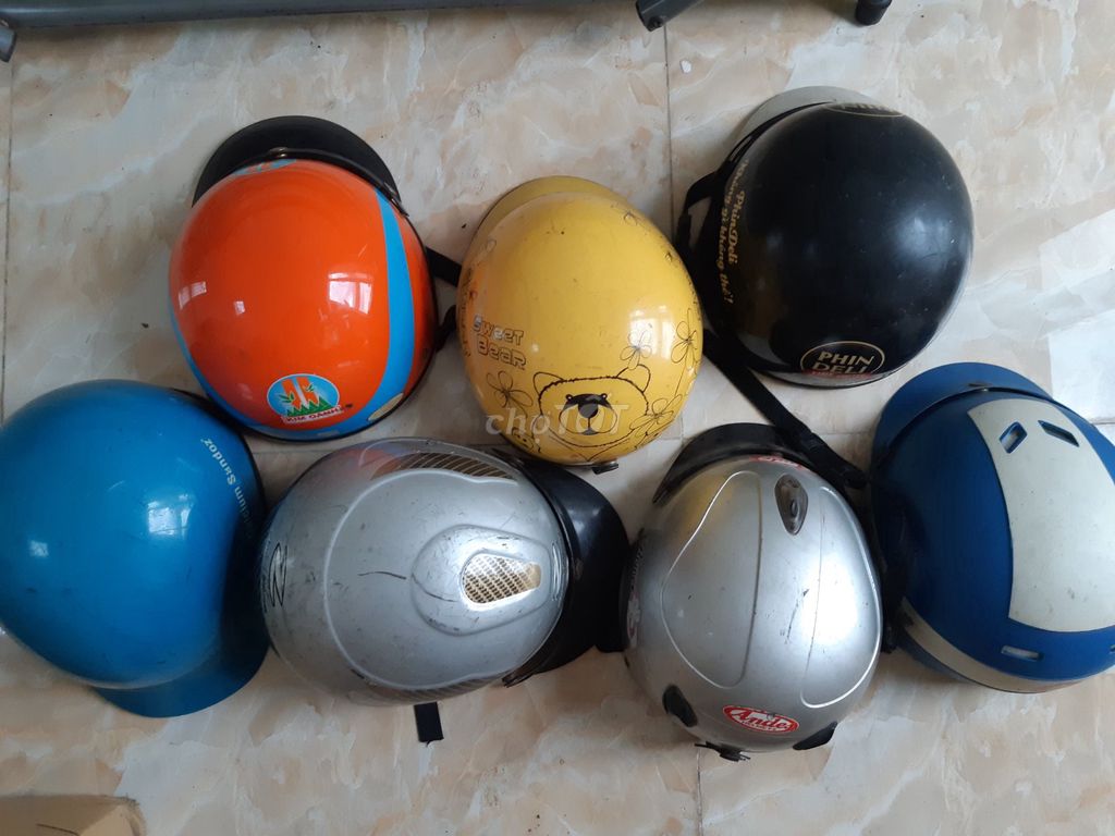 Cần bán mũ bảo hiểm nhiều mẫu khác nhau