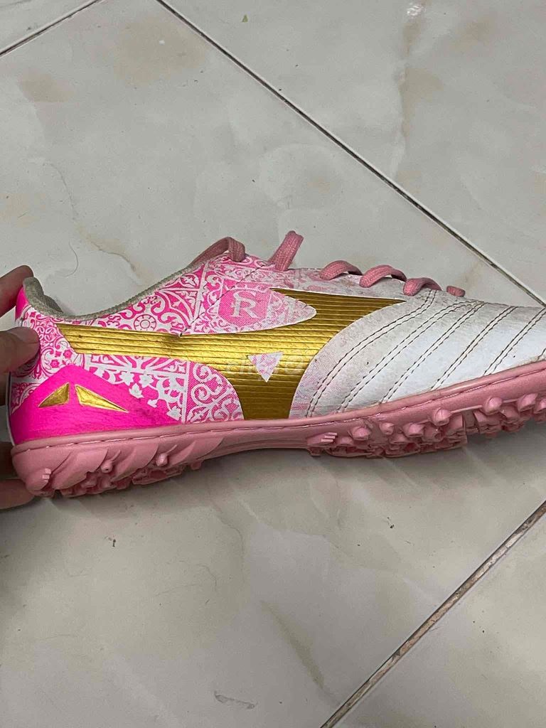 Giày đá bóng Mizuno Neo 4 Pro Trắng Hồng Vàng. Mua bán Đồ thể thao, Dã ngoại tại Huyện Hóc Môn Tp Hồ Chí Minh được đăng bởi Tuan Anh hình 1