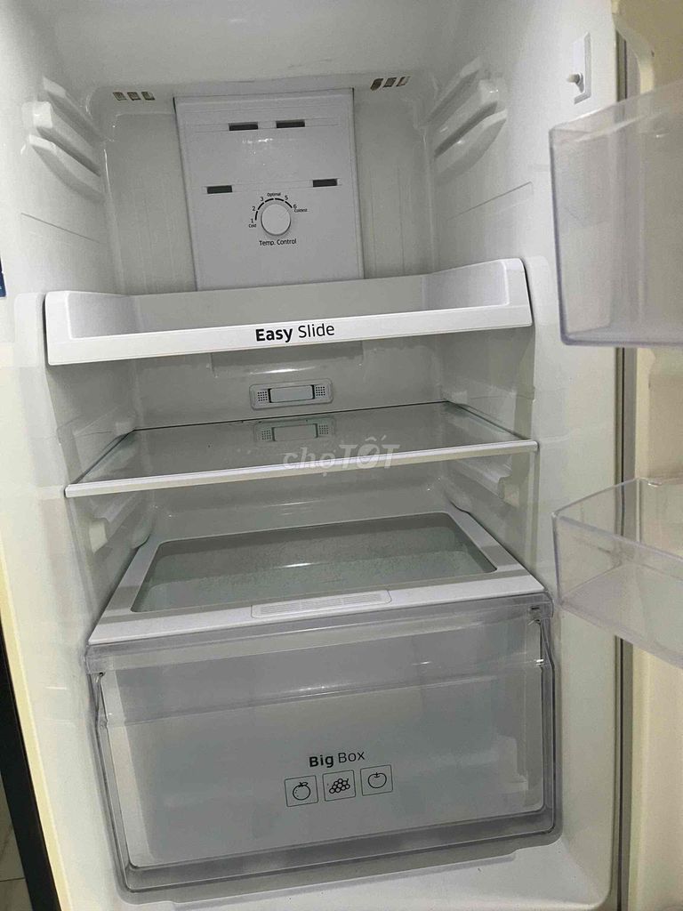 Em cần bán tủ lạnh samsung