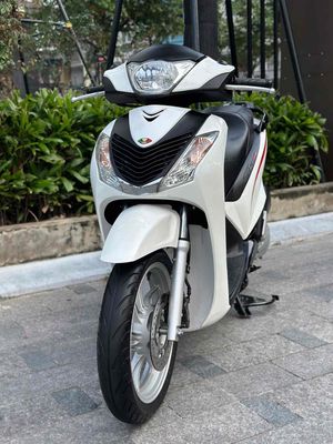Cần bán SH 125 Khoá Smartkey 2016 độ nhập-Biển Vip. Mua bán Xe máy tại Quận Đống Đa Hà Nội được đăng bởi Xe Máy Vượng Trung