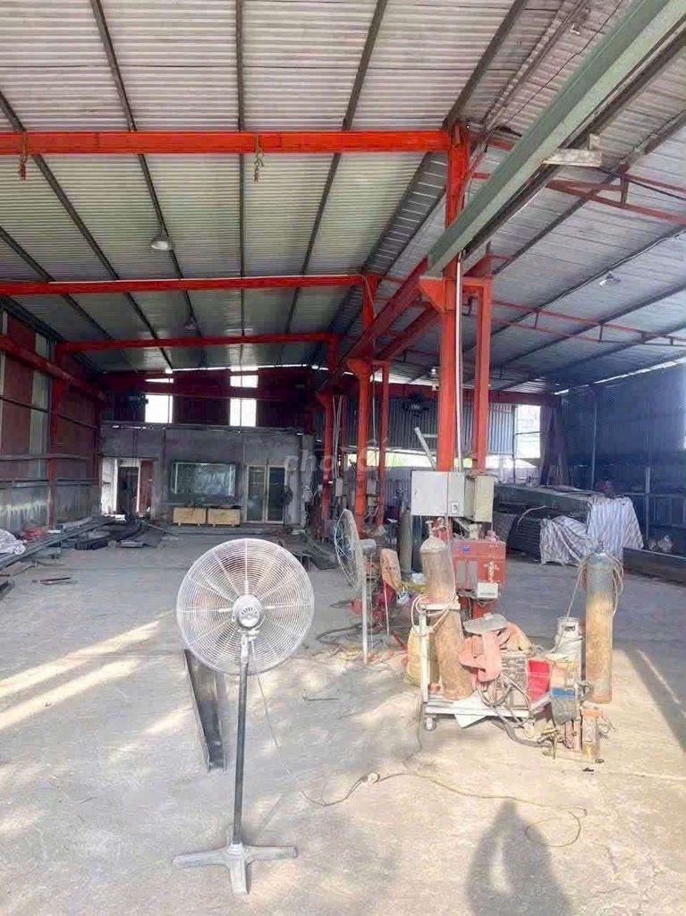 Xưởng Dĩ An 500m²/35tr sẵn 2 cẩu trục điện 3fa sản xuất
