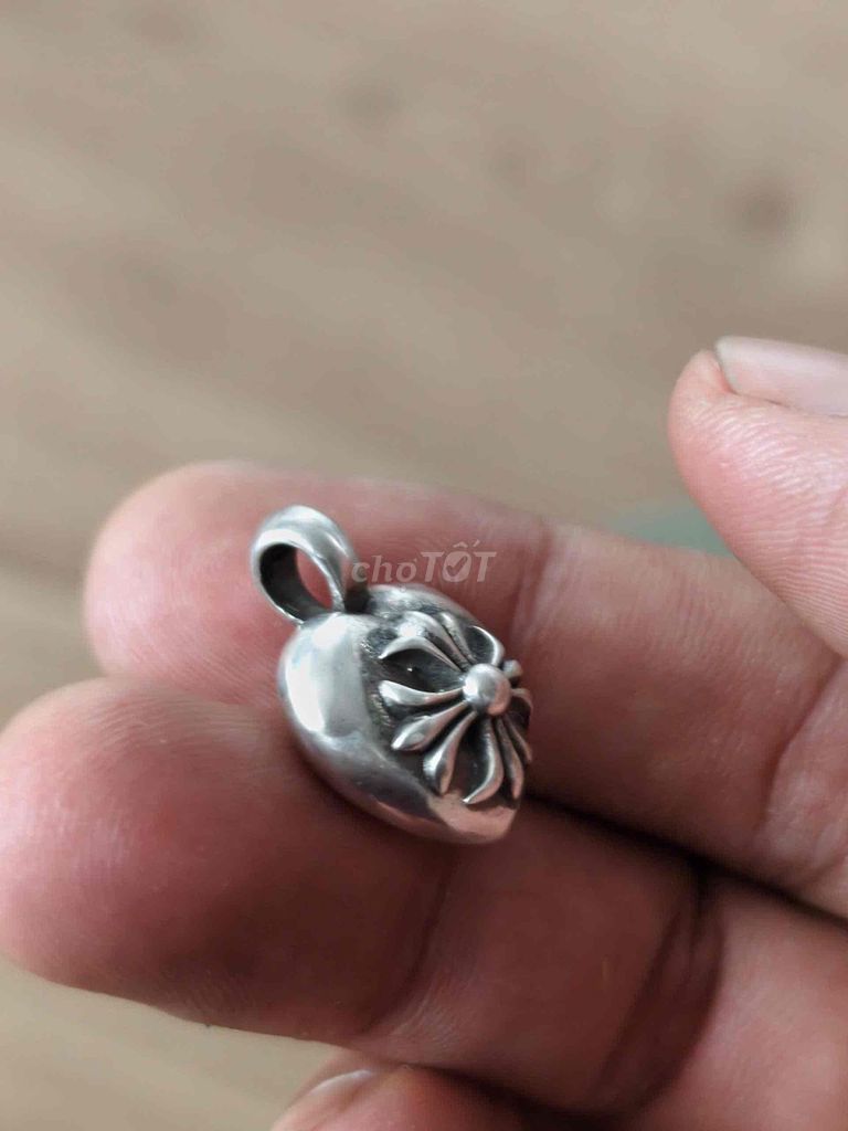 Mặt dây chuyền Chrome Bạc 925 trái tim mặt đeo độc. Mua bán Phụ kiện thời trang khác tại Quận 10 Tp Hồ Chí Minh được đăng bởi lê mạnh tuân hình 1