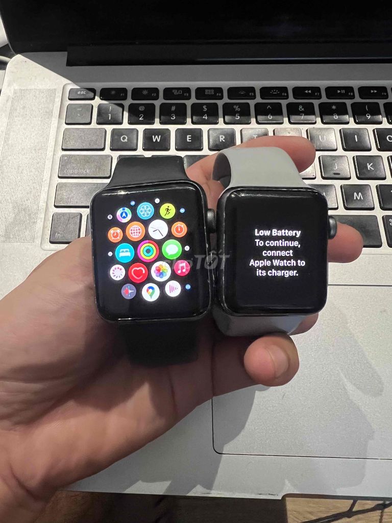 2 cái Watch thanh lý. Mua bán Thiết bị đeo thông minh tại Quận Tây Hồ Hà Nội được đăng bởi dee dee hình 1