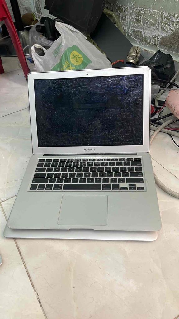 thanh lý 4 con macbook ari cuối năm