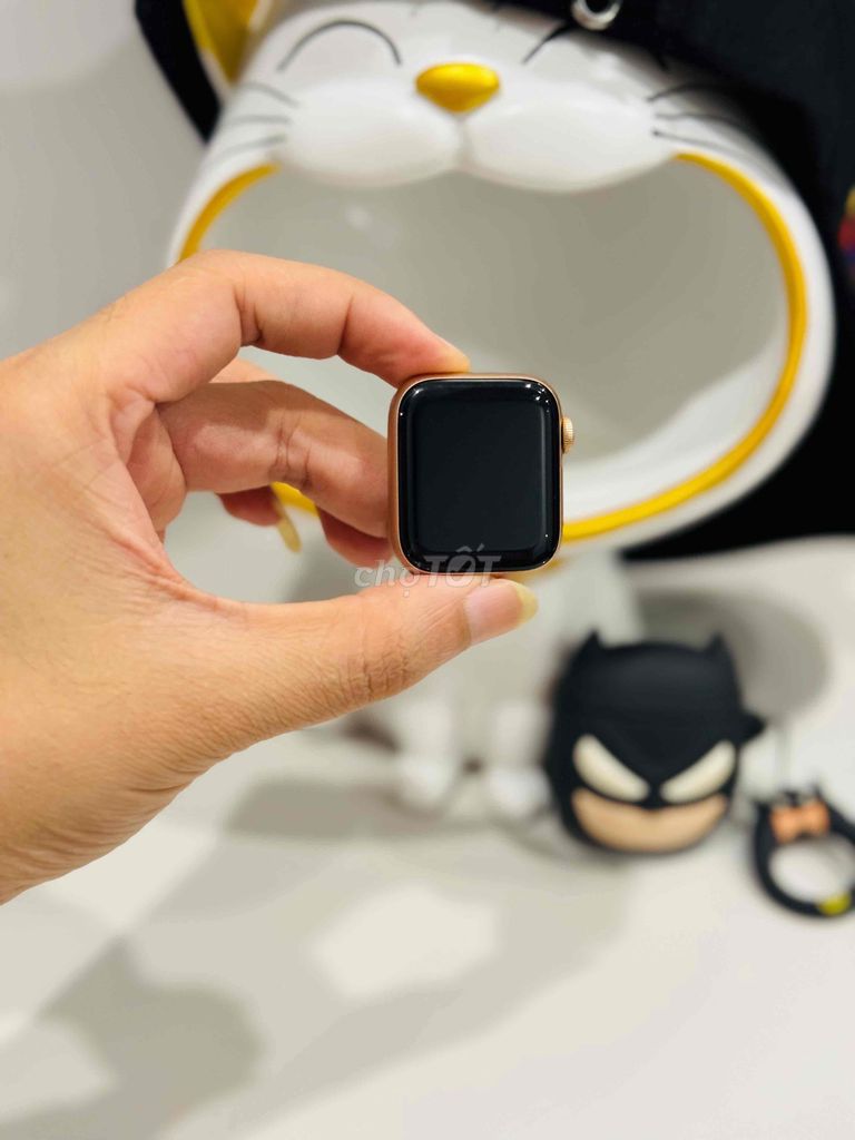 Apple watch SE hồng bản nữ zin đẹp full chức năng