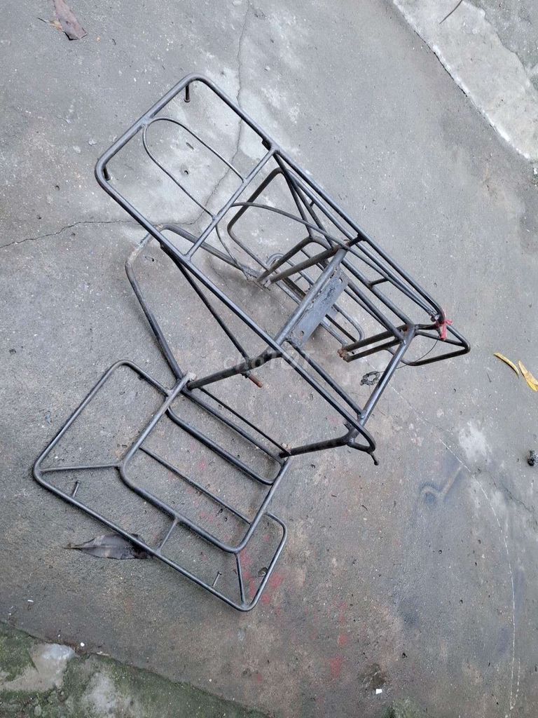 Thanh lý gía xe wewa và rem sắt đặc mới dùng