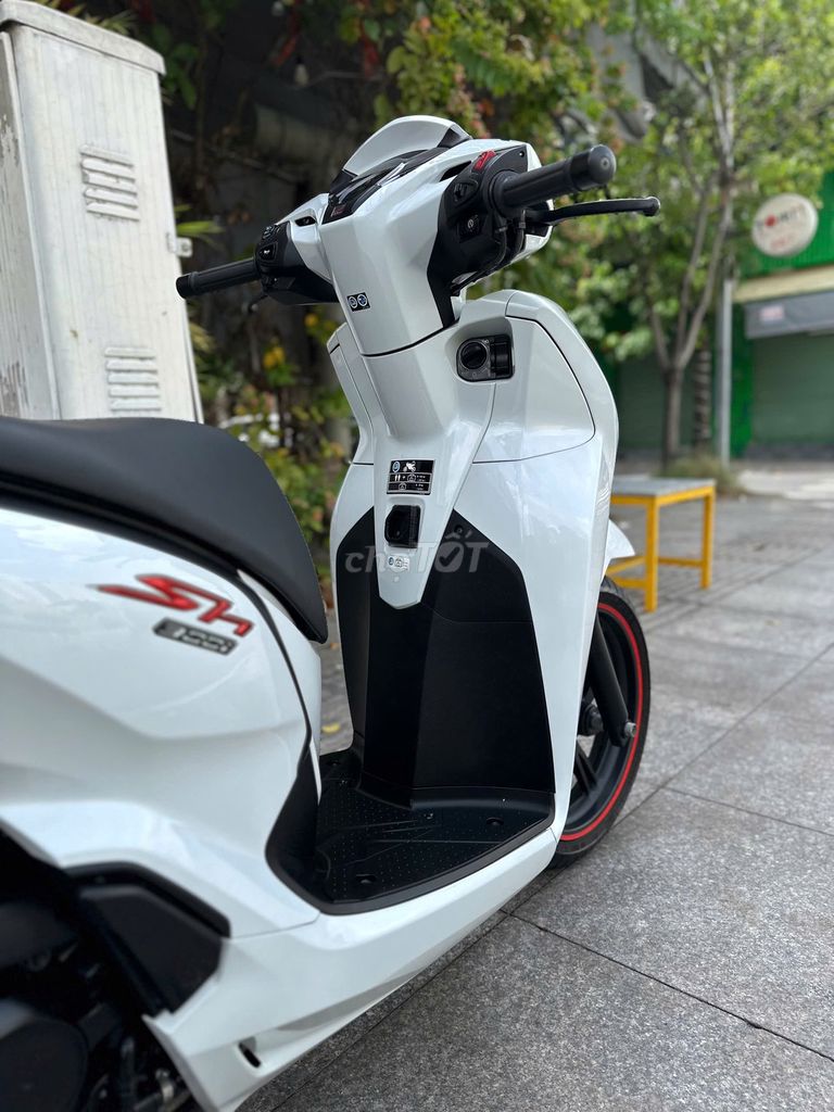 [Góp 50] sh 300i date 2017 trắng sporty, zin 100%. Mua bán Xe máy tại Quận Tân Phú Tp Hồ Chí Minh được đăng bởi VÕ MINH HẬU hình 3