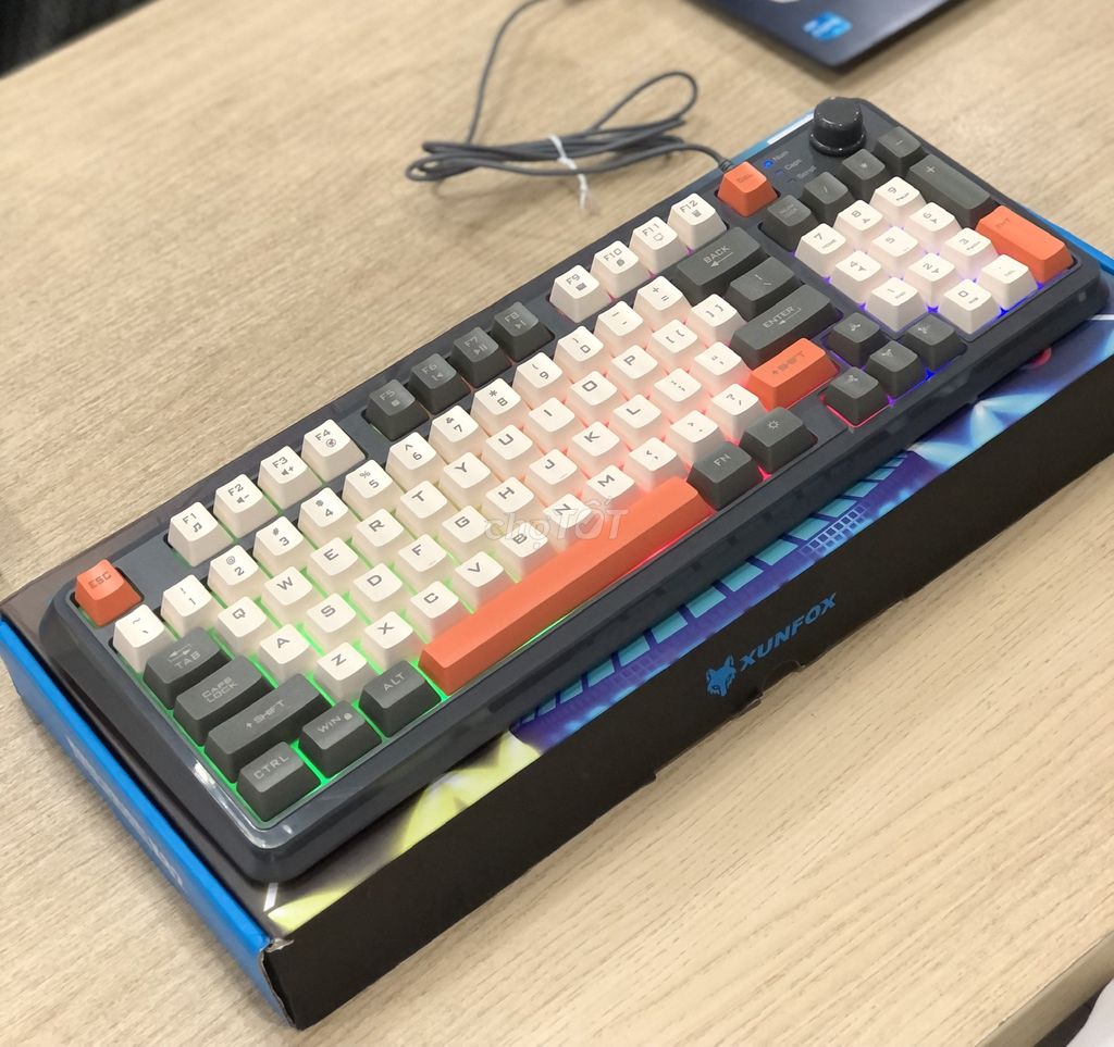 💛XUNFOX K82_Bàn phím bán cơ 94 phím, đèn LED RGB