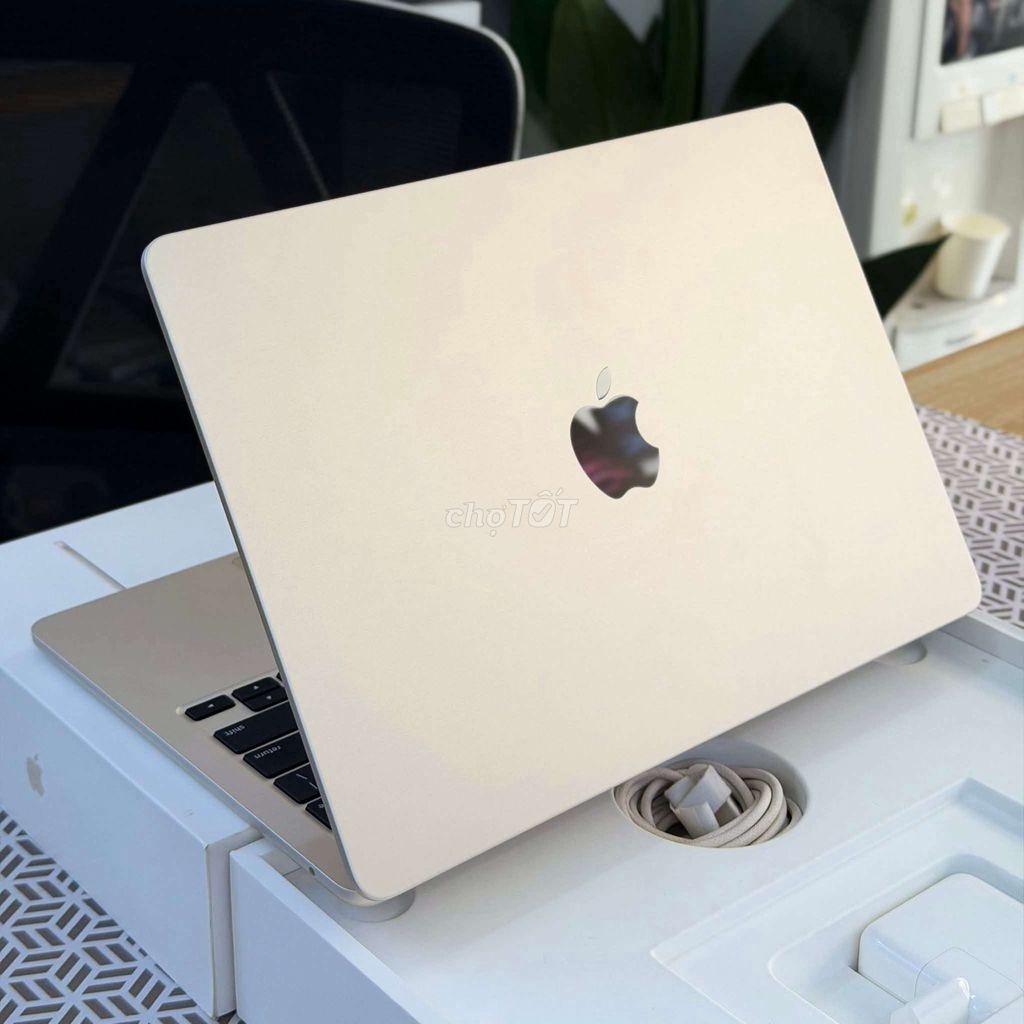 Apple Macbook Air M2 16GB/256GB Starlight. Mua bán Laptop tại Quận Hai Bà Trưng Hà Nội được đăng bởi Quân Lê hình 1