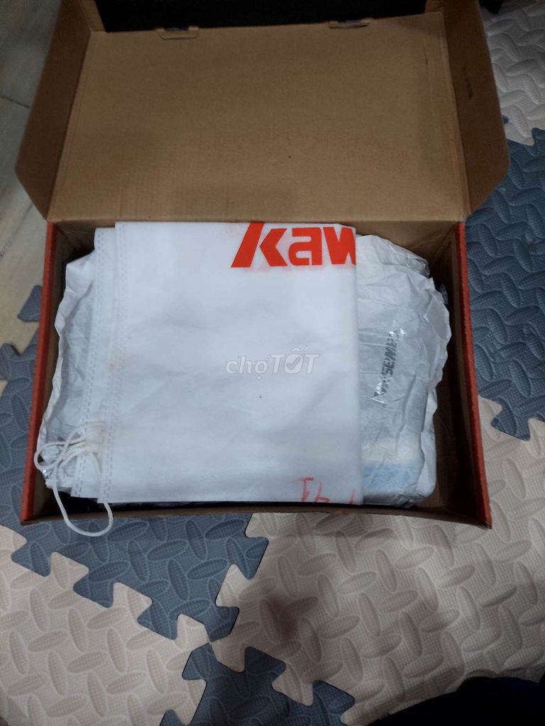 Giày cầu lông Kawasaki 41 Đỏ Xanh Trắng. Mua bán Giày dép tại Quận Long Biên Hà Nội được đăng bởi Bùi Trọng Hưng hình 1