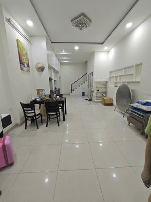 Bán nhà KDC Hồng Long hơn 6 tỷ 3 tầng Hẻm xe hơi