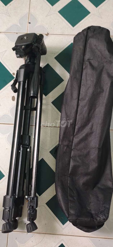 Chân máy ảnh Tripod. Mua bán Máy ảnh, Máy quay tại Quận Cẩm Lệ Đà Nẵng được đăng bởi Minh Tâm  hình 1