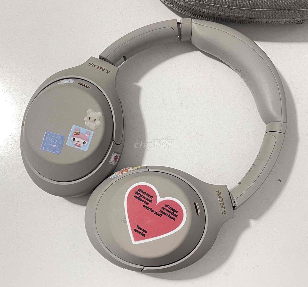 sony WH- 1000XM4 bạc (đã sử dụng) đủ full box. Mua bán Tivi, Âm thanh tại Quận Tân Phú Tp Hồ Chí Minh được đăng bởi Uyên Uyên hình 1
