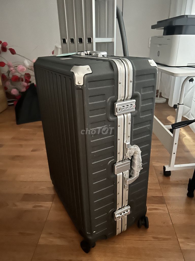 Vali *** 28 inch Đen. Mua bán Túi xách tại Thành phố Nha Trang Khánh Hòa được đăng bởi Bakeguy Bakehouse hình 1