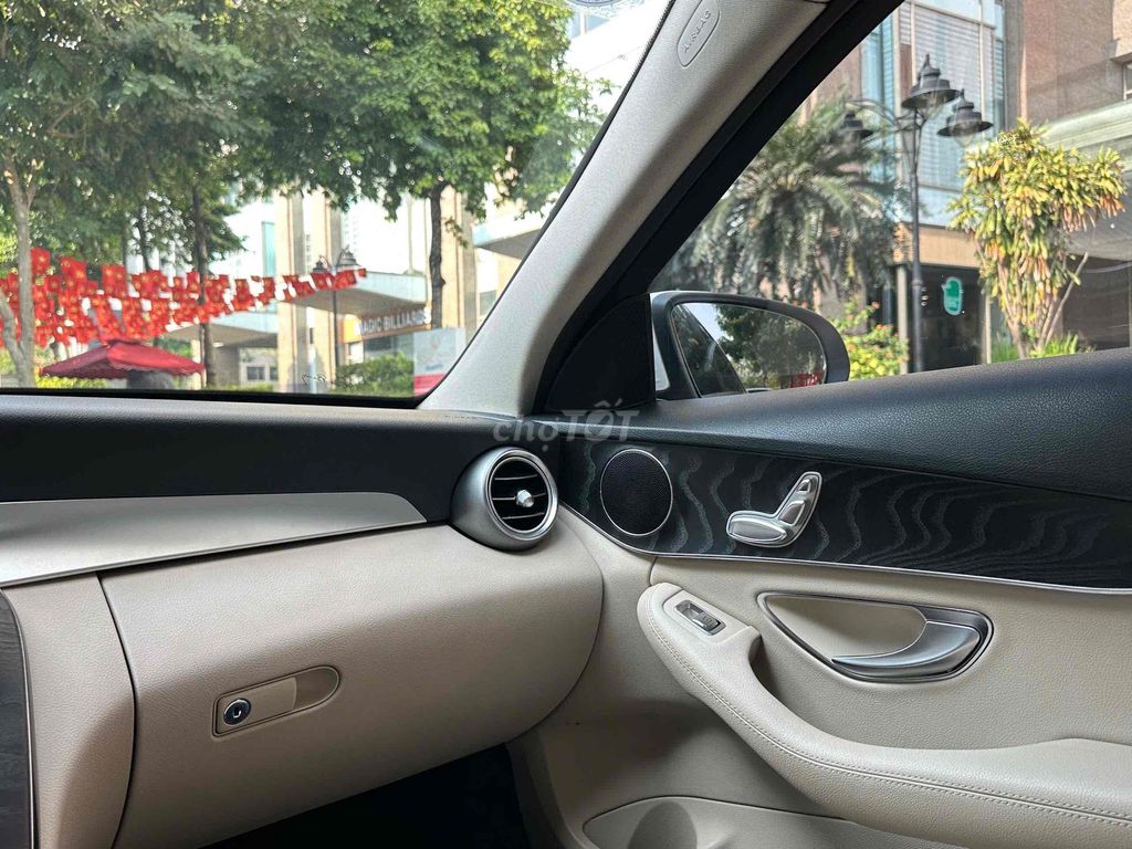Mercedes-Benz C200 2016 Trắng 90000 km. Mua bán Ô tô tại Quận Cầu Giấy Hà Nội được đăng bởi Cao Quý hình 16