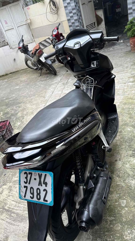 Honda Air Blade Đen Tự động. Mua bán Xe máy tại Thành phố Vinh Nghệ An được đăng bởi cửa hàng xe máy hồng sáng hình 4