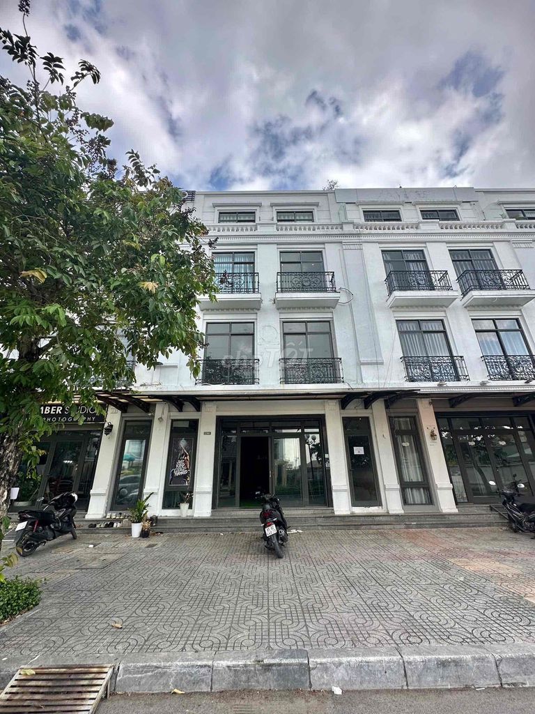 Shophouse VinCom Xuân Khánh 3 lầu view công viên đẹp đường 30/4