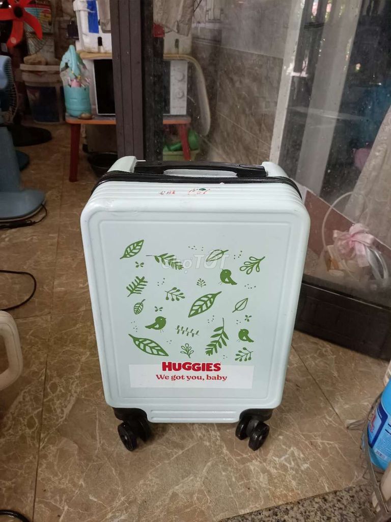 Vali kéo HUGGIES Nhựa ABS Xanh nhạt. Mua bán Túi xách tại Quận Cẩm Lệ Đà Nẵng được đăng bởi Hoàng Tôn hình 1