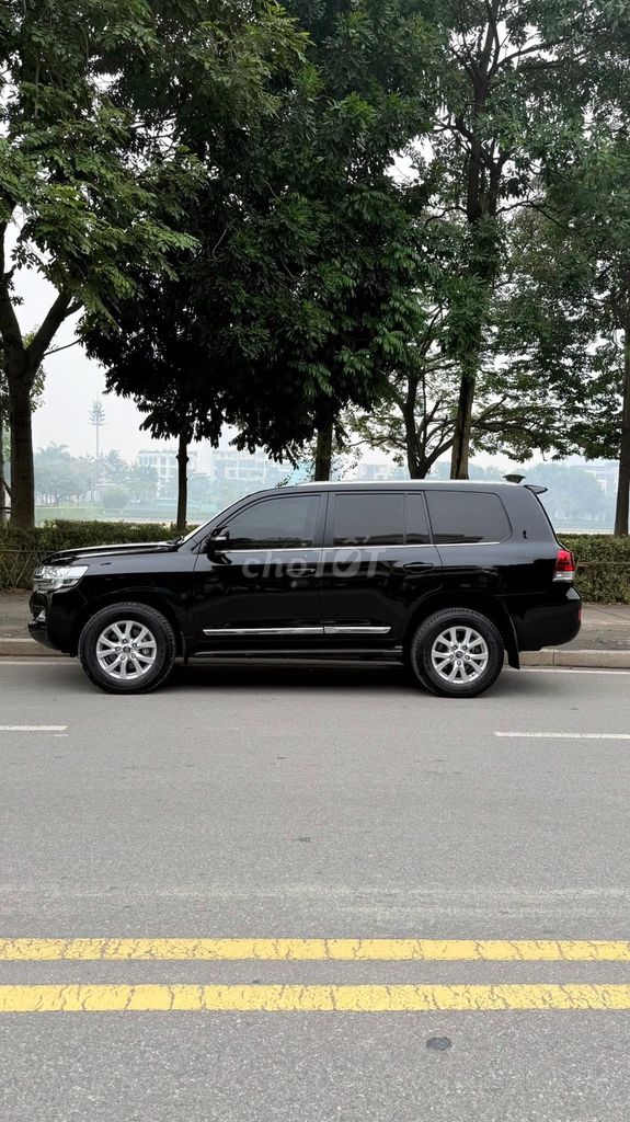 Toyota Land Cruiser 4.6 V8 sản xuất 2020,4 ghế MBS. Mua bán Ô tô tại Quận Bắc Từ Liêm Hà Nội được đăng bởi Mr Hợi  hình 3