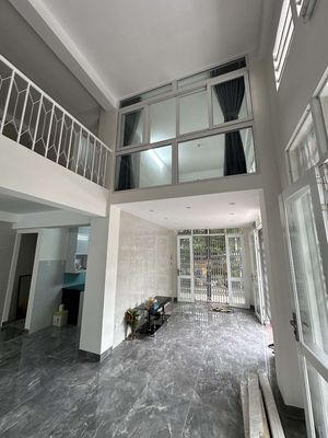 Аренда · 3 комн. · 130 м² · Quận 8, ул. Đường Phạm Hùng