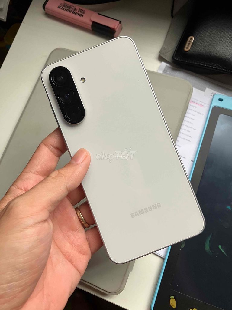 Samsung A56 Trắng Đã sử dụng. Mua bán Điện thoại tại Huyện Giồng Trôm Bến Tre được đăng bởi Trí Nhân Lê  hình 1