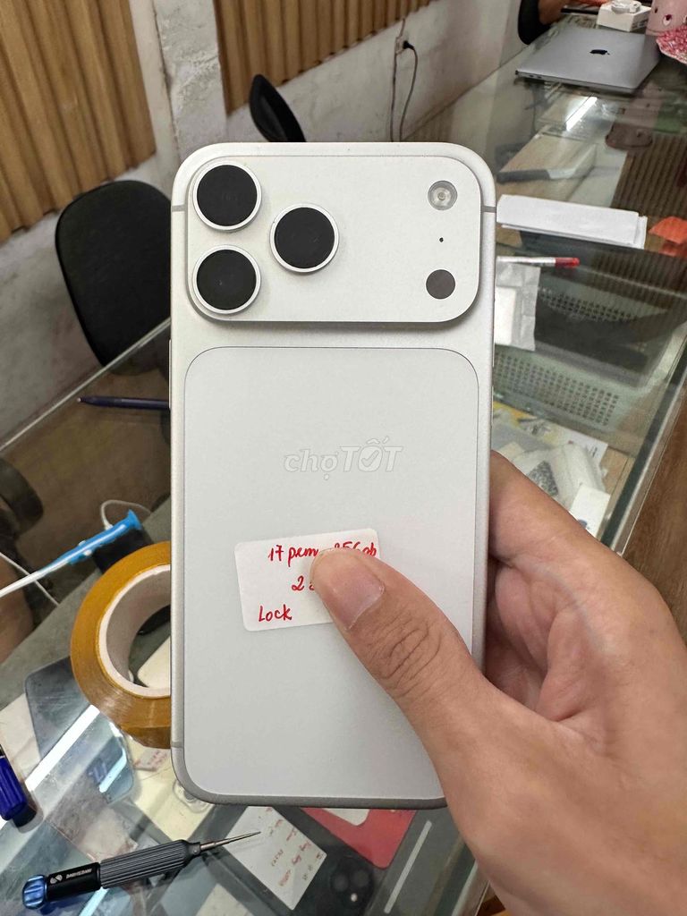 Apple iPhone 17 Pro Max Bạc Mỹ Đã qua sử dụng. Mua bán Điện thoại tại Quận Đống Đa Hà Nội được đăng bởi HAN store hình 1