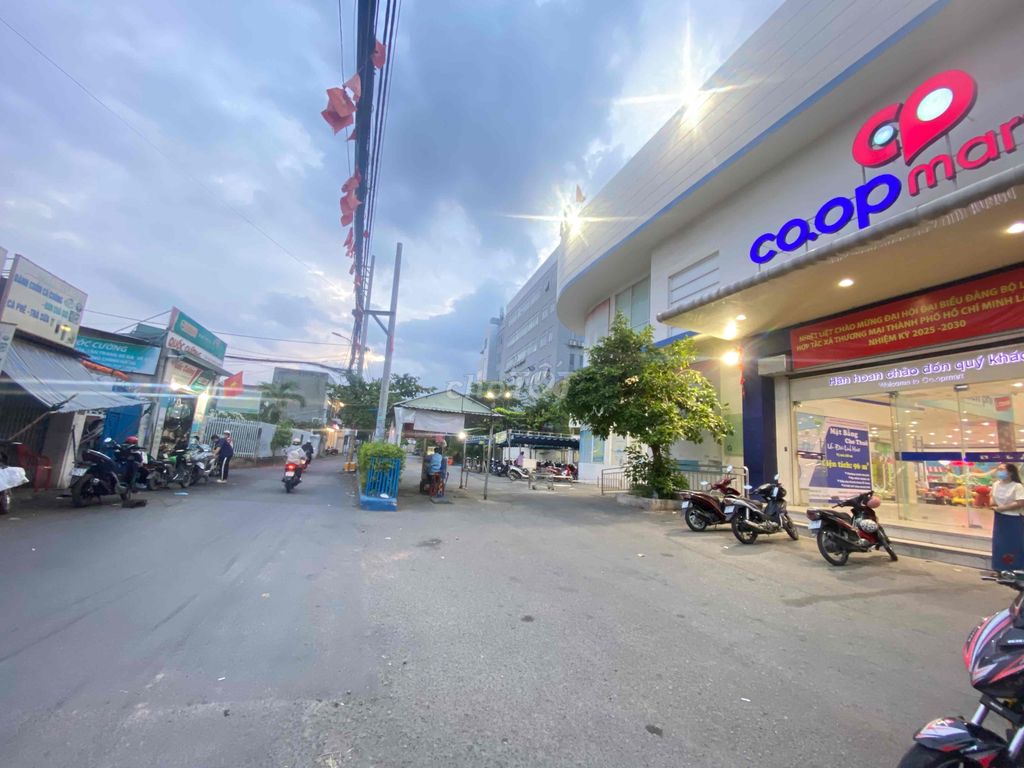 nhà mới 1lầu hẻm xe hơi gần Coopmart Bình Triệu 750triệu