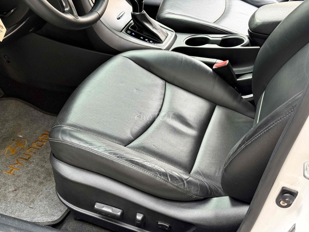 Hyundai Elantra GLS nhập 2015 1.8 AT. Mua bán Ô tô tại Quận Tân Phú Tp Hồ Chí Minh được đăng bởi Lê Băng Vinh hình 11