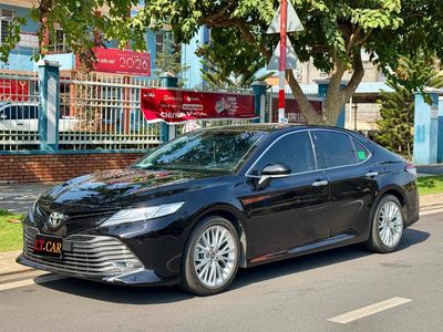 Toyota Camry 2021 2.5Q Đen 32.000km
