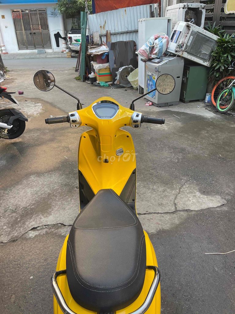 Xe máy điện VinFast Evo 200 Vàng. Mua bán Xe điện tại Quận Ba Đình Hà Nội được đăng bởi Nguyễn Huy Hoàng hình 4