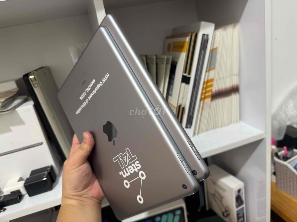 🔆 iPad Gen 6 32 Wifi + 4G Zin 97 98 99%. Mua bán Máy tính bảng tại Quận Gò Vấp Tp Hồ Chí Minh được đăng bởi Duy Techs hình 3