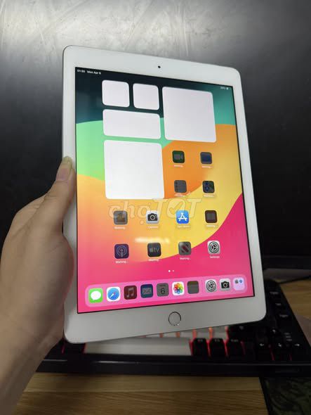 Apple iPad Gen 6 32GB 10.2 inch Bạc. Mua bán Máy tính bảng tại Quận 1 Tp Hồ Chí Minh được đăng bởi Hội Đồ Điện Tử hình 1