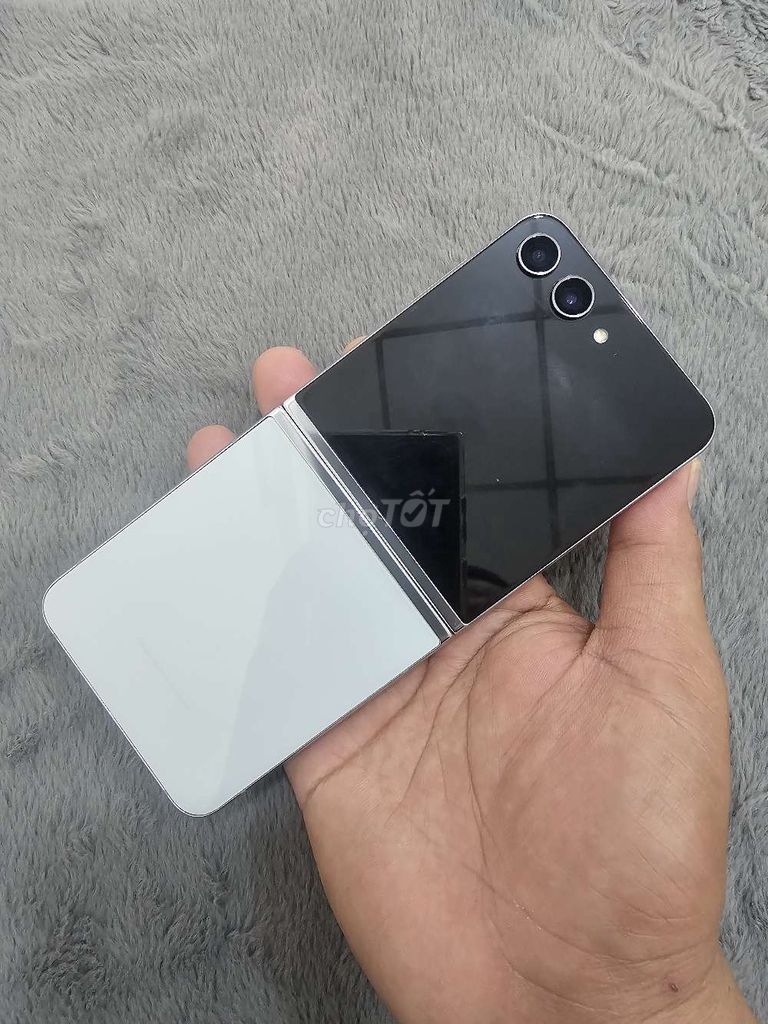 Về em Samsung Z flip5 Hàn 2sim 8/256gb zin đẹp 99%. Mua bán Điện thoại tại Quận Gò Vấp Tp Hồ Chí Minh được đăng bởi Cửa hàng  KGPHONE STORE hình 1