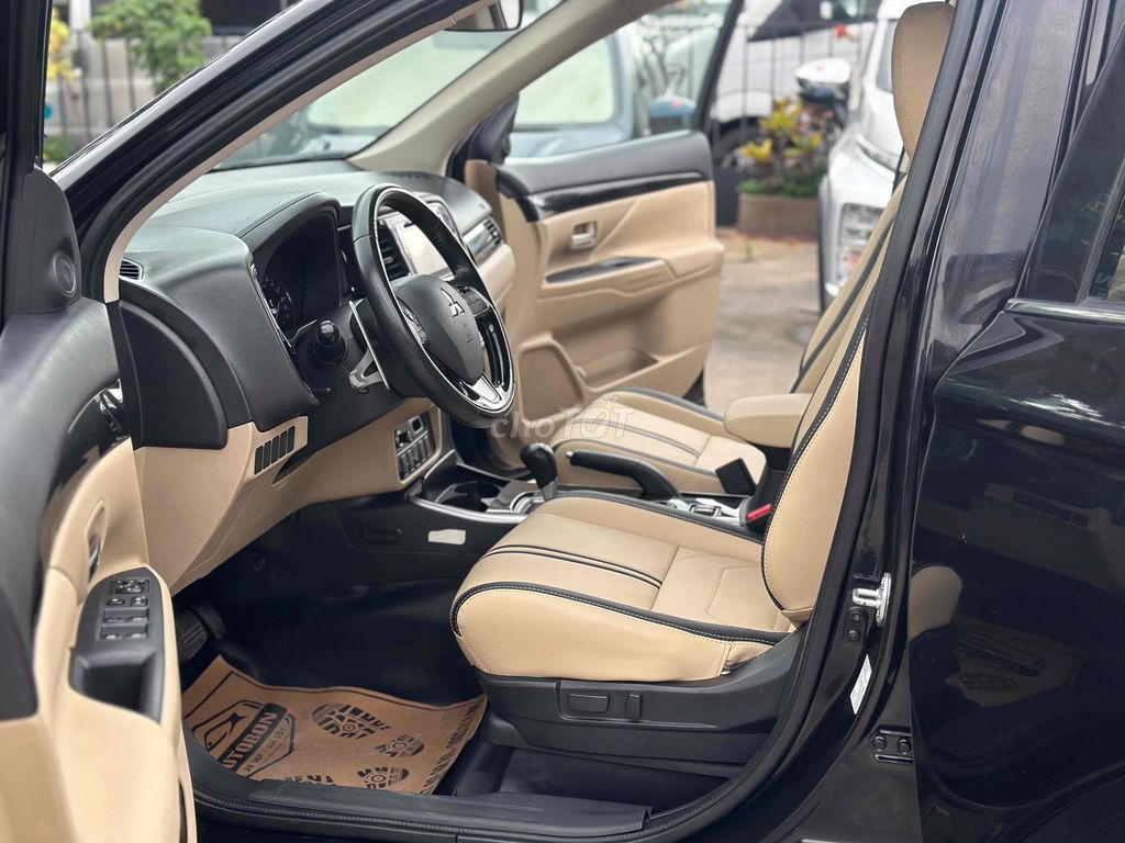 Mitsubishi Outlander 2018 2.0 Premium màu đen. Mua bán Ô tô tại Quận Long Biên Hà Nội được đăng bởi BON AUTO hình 7