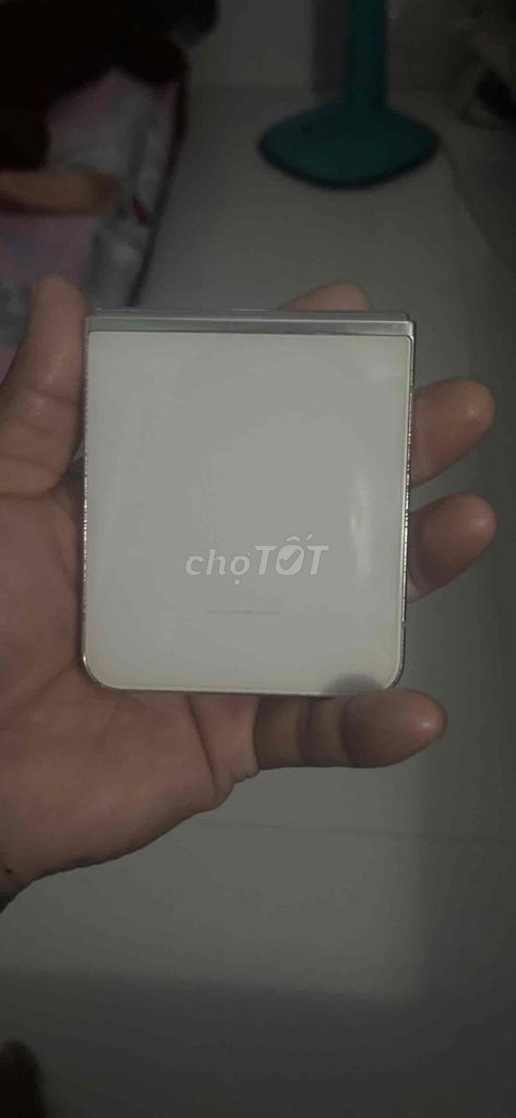 Samsung Z Flip5 Trắng. Mua bán Điện thoại tại Huyện Đầm Dơi Cà Mau được đăng bởi Tổ BVANTT hình 1