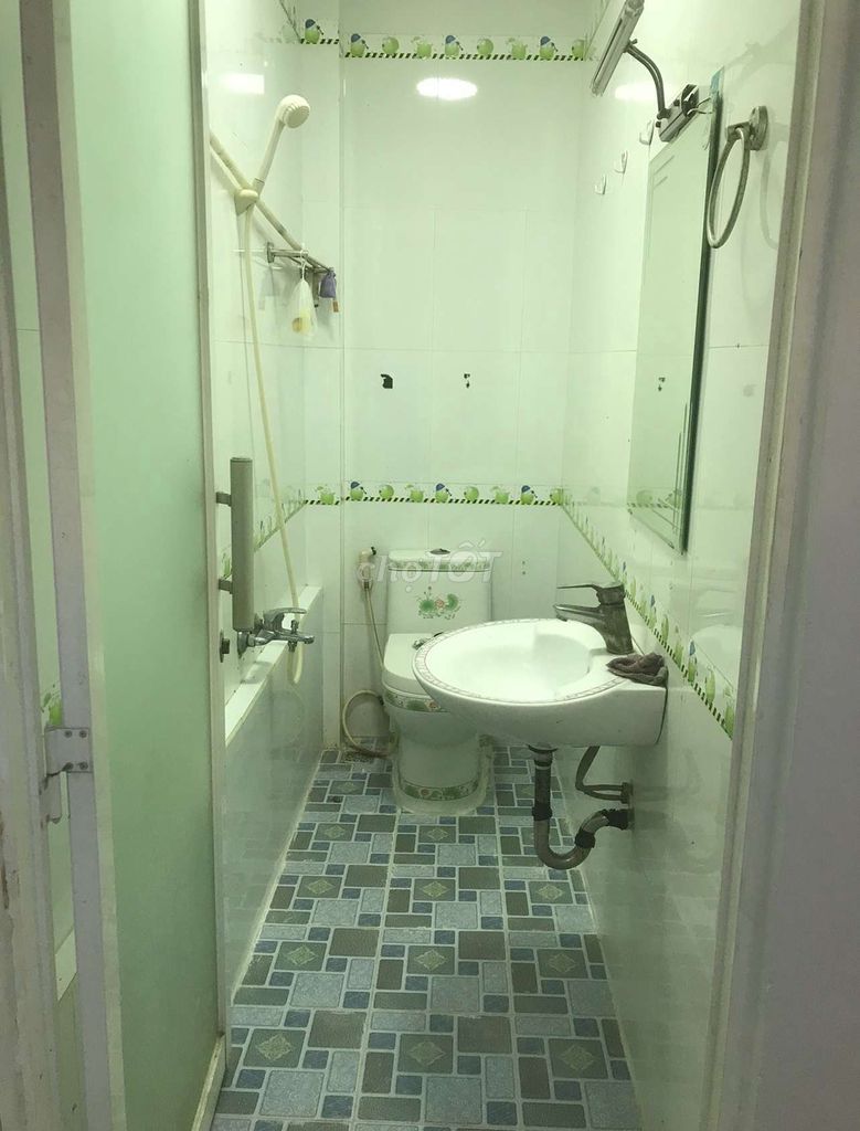 CHO THUÊ NHÀ HẺM 6M THÔNG KẾ BÊN ĐẦM SEN. 4PN, 3WC