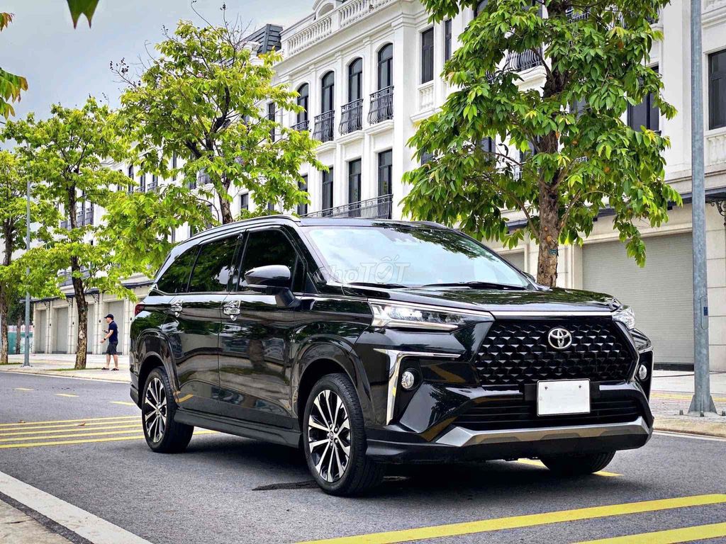 Toyota Veloz Top 2026 полная черная версия