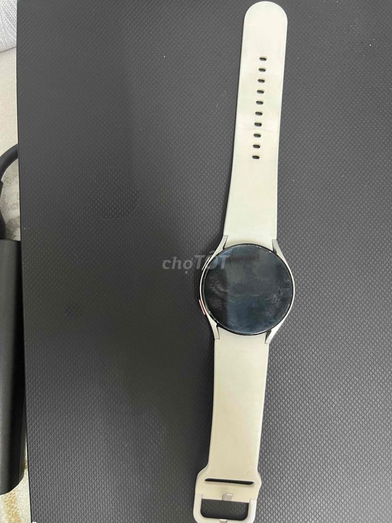 Samsung Galaxy Watch 4 Trắng. Mua bán Thiết bị đeo thông minh tại Quận Phú Nhuận Tp Hồ Chí Minh được đăng bởi Meow Meow hình 1