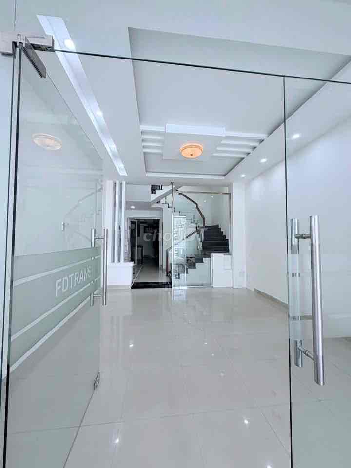 House with 5 bedrooms for rent in Sơn Trà, Da Nang — $1,349/month, photo 1