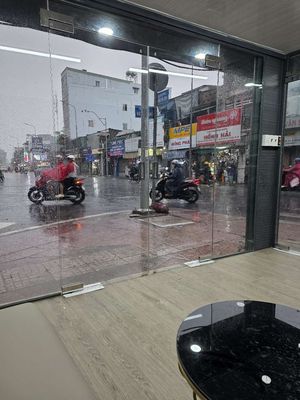 Cho thuê nhà mặt tiền đường Nguyễn Kiệm và Hồ Văn Huê ở Phú Nhuận