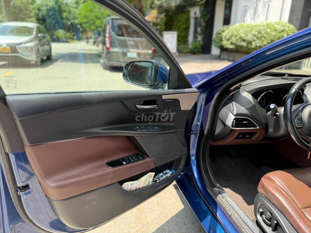 Jaguar XE 2015 3.0 full - 80000 km ngay chủ bản. Mua bán Ô tô tại Quận Bình Thạnh Tp Hồ Chí Minh được đăng bởi kim hạo thiên hình 10